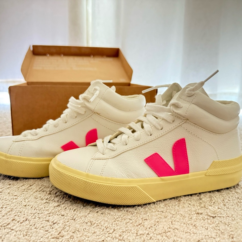 Veja Extra-White Sneakers with Sari Butter Accents